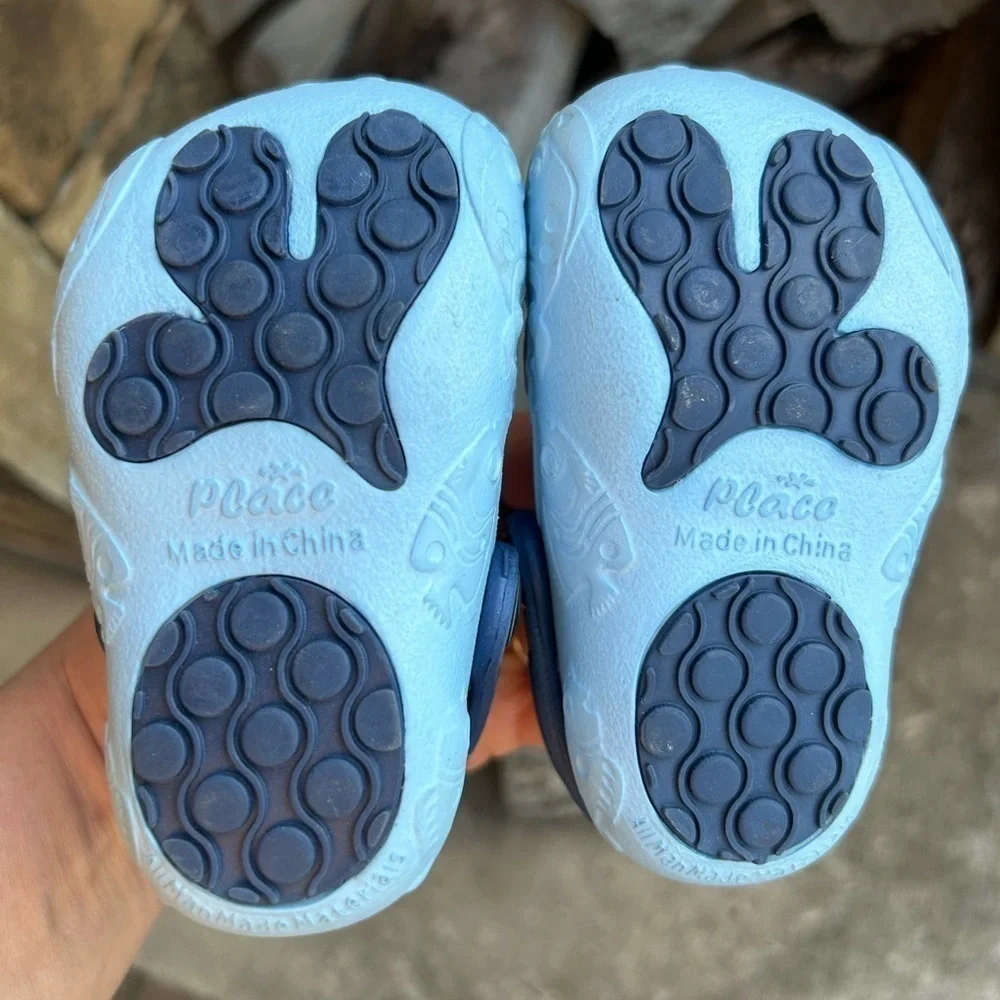 The Children’s Place unisex slip in lightweight baby shoes Sz-6-12 months. G